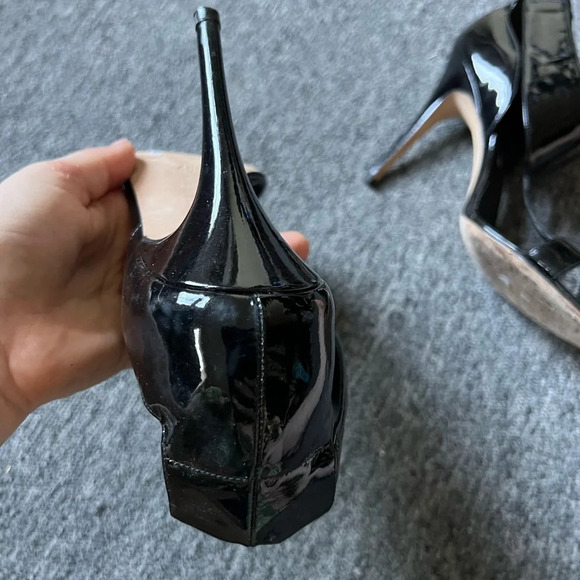 Manolo Blahnik Black Patent Leather T Strap Heels, size 40 - Picture 6 of 7